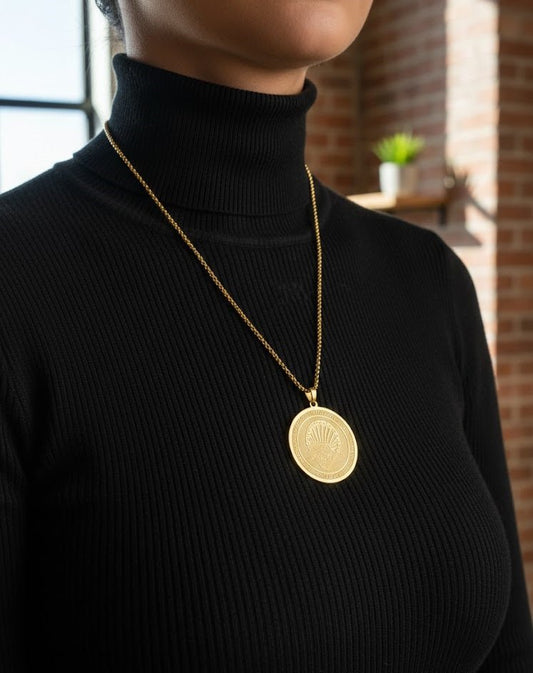 Medallion Pendant Necklace in gold